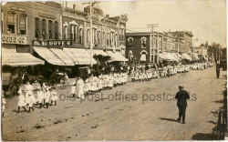 york_ne_childrenparade.jpg (68700 bytes)